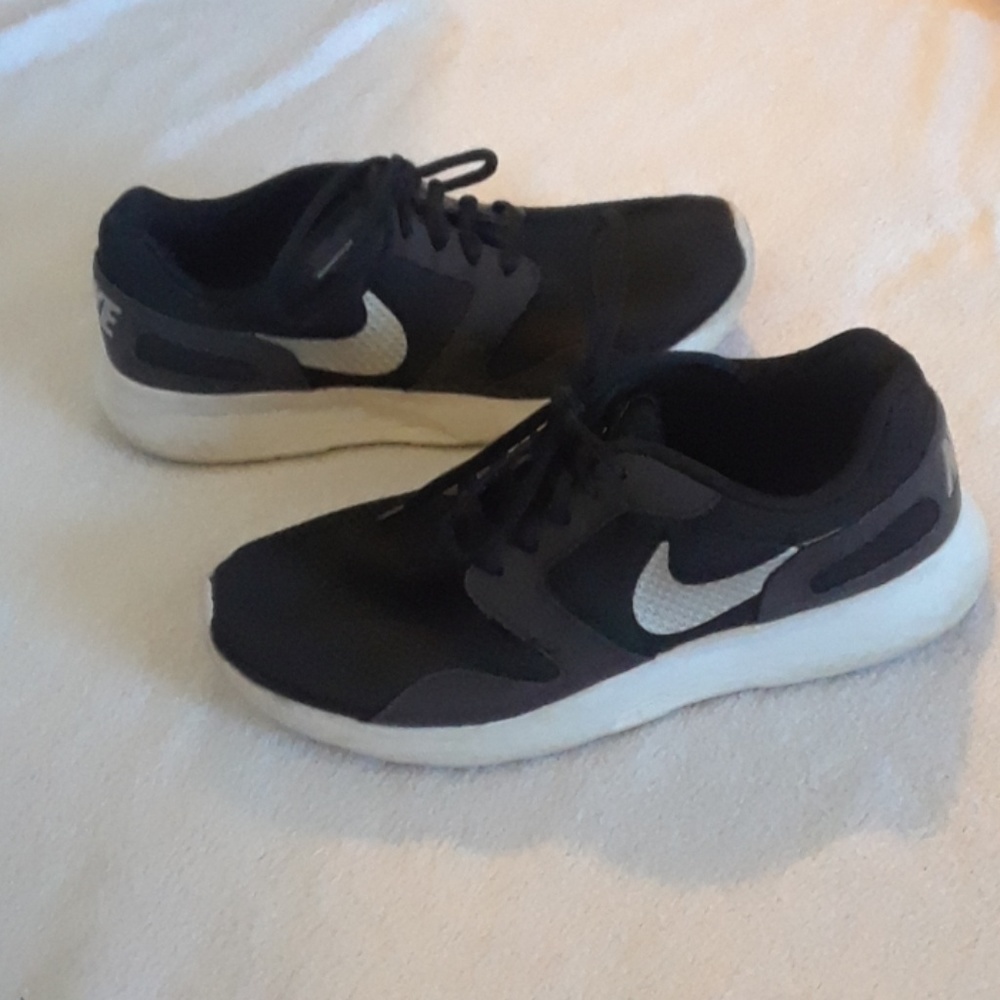 Nike Kaishi black running shoes